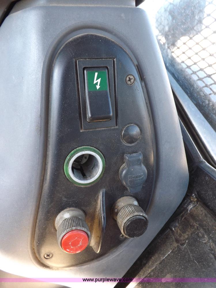 image for item I9105 1999 New Holland TS100 tractor