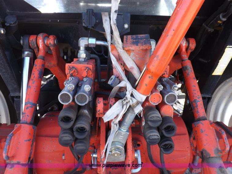 image for item I9105 1999 New Holland TS100 tractor