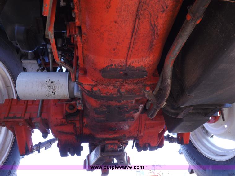 image for item I9105 1999 New Holland TS100 tractor