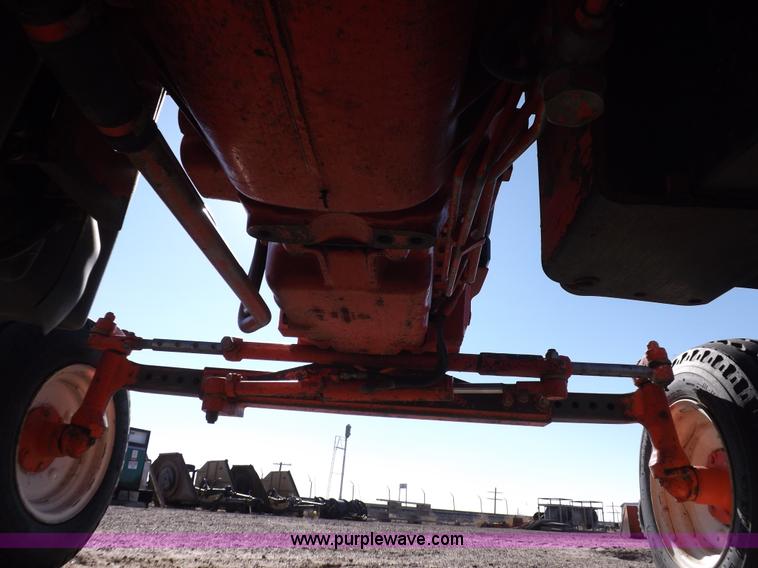 image for item I9105 1999 New Holland TS100 tractor