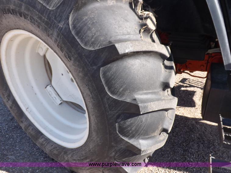 image for item I9105 1999 New Holland TS100 tractor