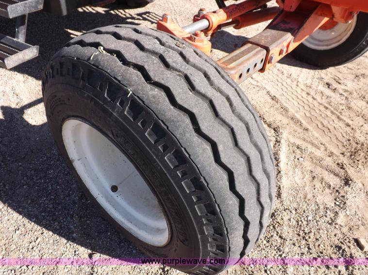 image for item I9105 1999 New Holland TS100 tractor