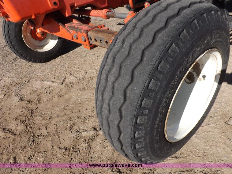 image for item I9105 1999 New Holland TS100 tractor