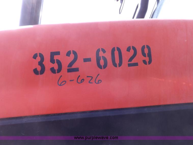 image for item I9105 1999 New Holland TS100 tractor