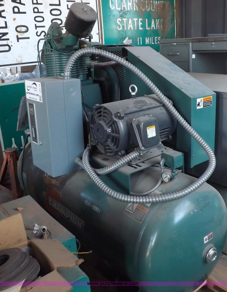image for item I9114 2001 Champion HRA15-12 horizontal air compressor