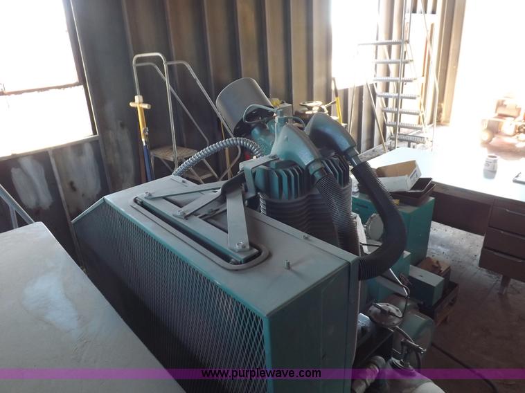 image for item I9114 2001 Champion HRA15-12 horizontal air compressor