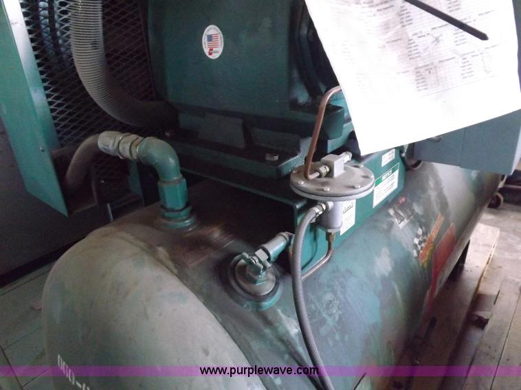 image for item I9114 2001 Champion HRA15-12 horizontal air compressor