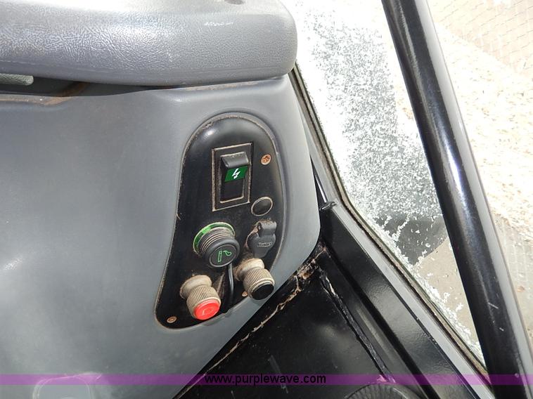 image for item I9350 1999 New Holland TS100 tractor