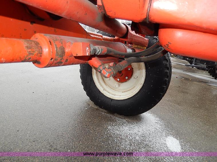 image for item I9350 1999 New Holland TS100 tractor