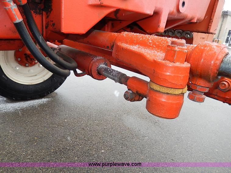 image for item I9350 1999 New Holland TS100 tractor