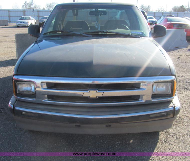 image for item AY9881 1997 Chevrolet S10 LS Ext. Cab pickup truck