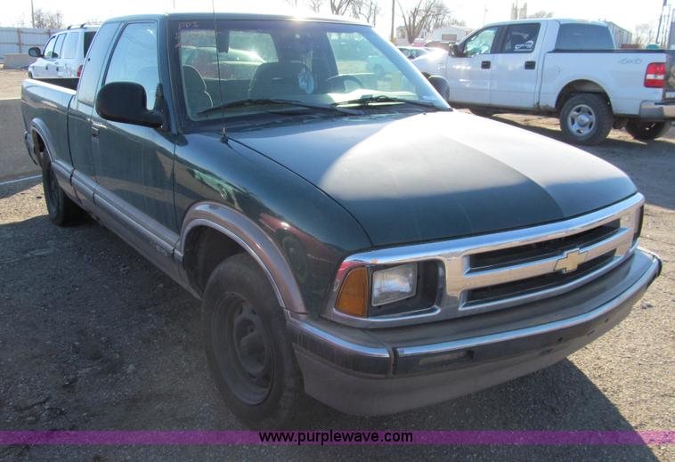 image for item AY9881 1997 Chevrolet S10 LS Ext. Cab pickup truck