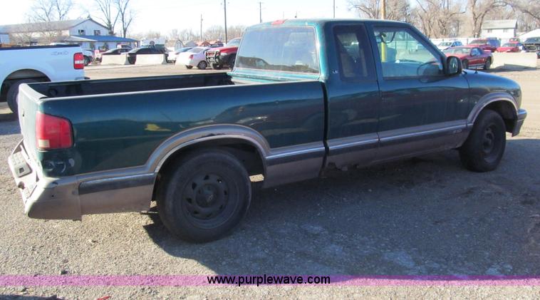image for item AY9881 1997 Chevrolet S10 LS Ext. Cab pickup truck