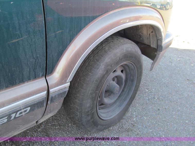 image for item AY9881 1997 Chevrolet S10 LS Ext. Cab pickup truck