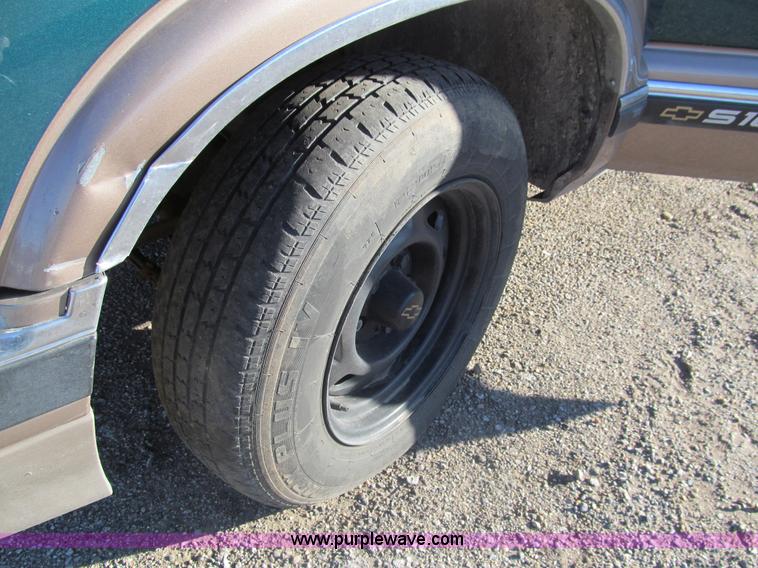 image for item AY9881 1997 Chevrolet S10 LS Ext. Cab pickup truck