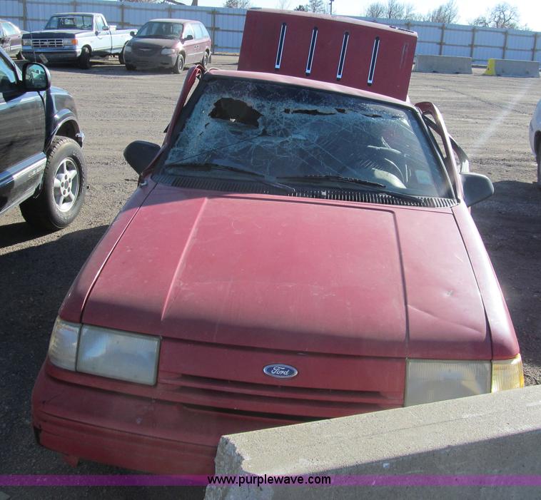 image for item G9501 1993 Ford Tempo GL