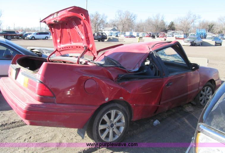 image for item G9501 1993 Ford Tempo GL