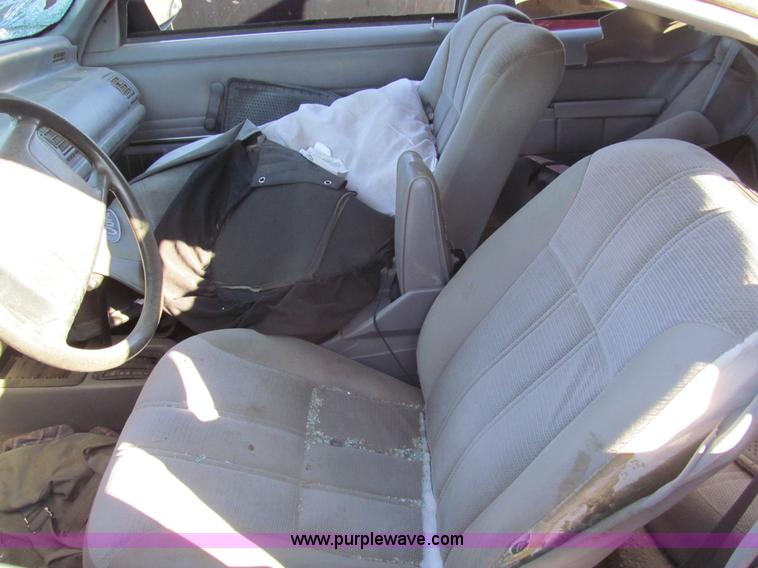 image for item G9501 1993 Ford Tempo GL