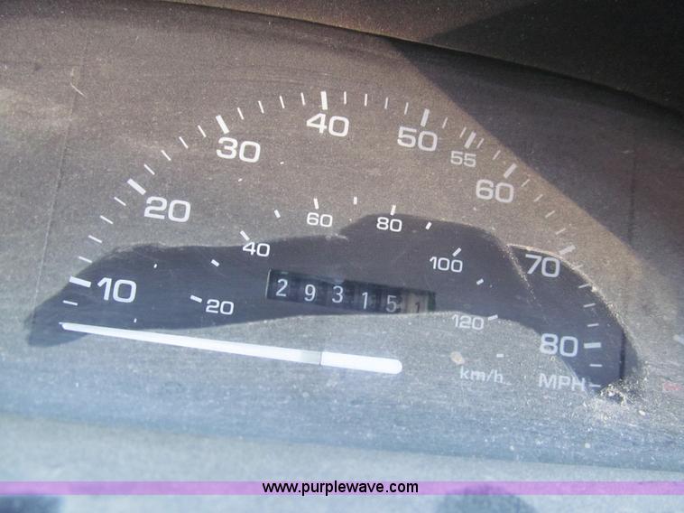 image for item G9501 1993 Ford Tempo GL