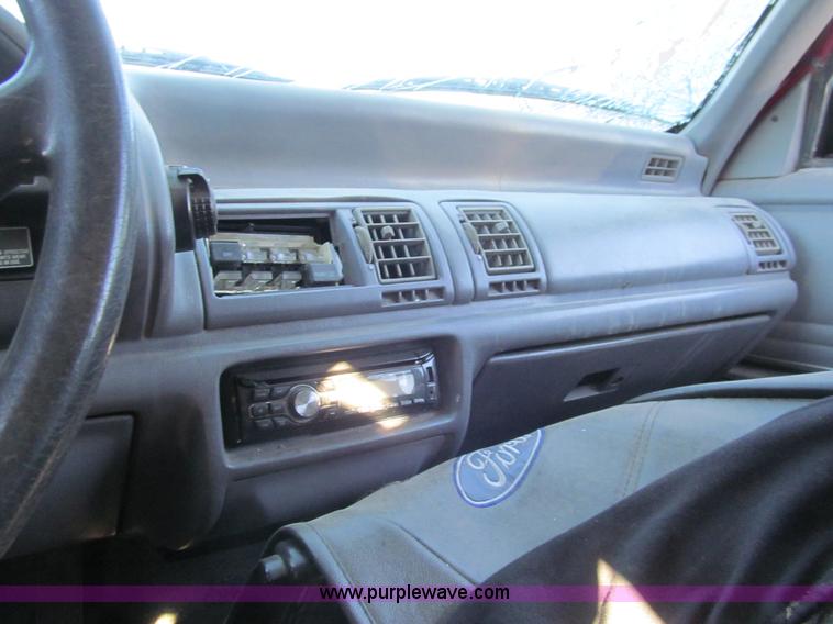 image for item G9501 1993 Ford Tempo GL
