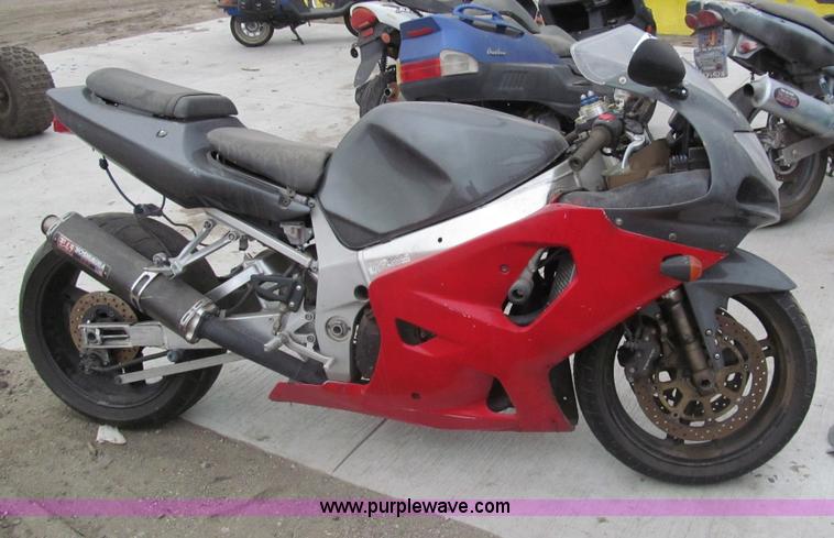 image for item G9504 2002 Suzuki GSX-R750 motorcycle
