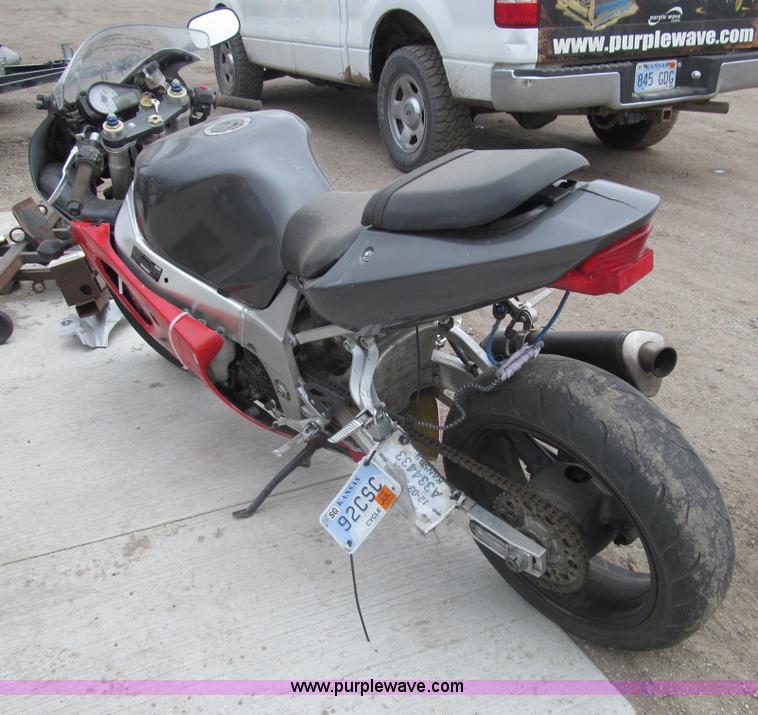 image for item G9504 2002 Suzuki GSX-R750 motorcycle