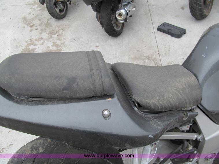 image for item G9504 2002 Suzuki GSX-R750 motorcycle