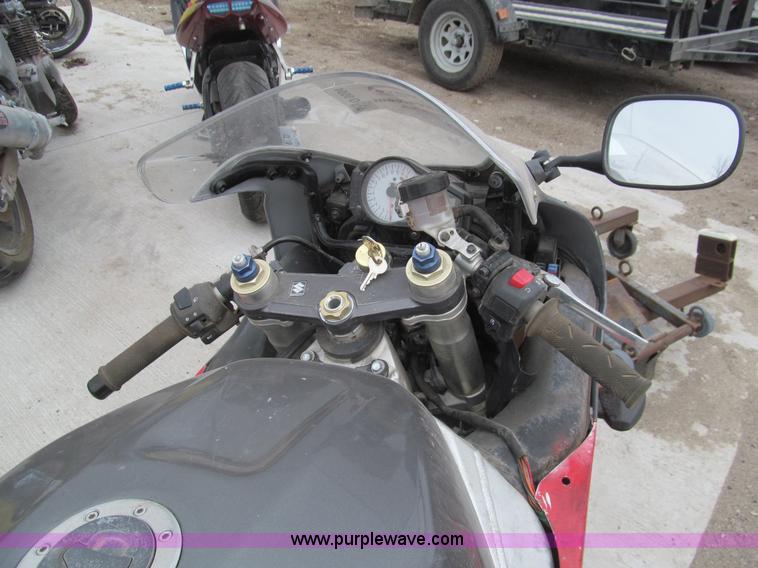 image for item G9504 2002 Suzuki GSX-R750 motorcycle