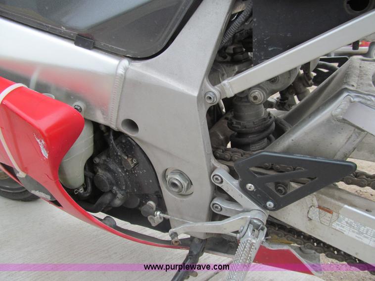 image for item G9504 2002 Suzuki GSX-R750 motorcycle