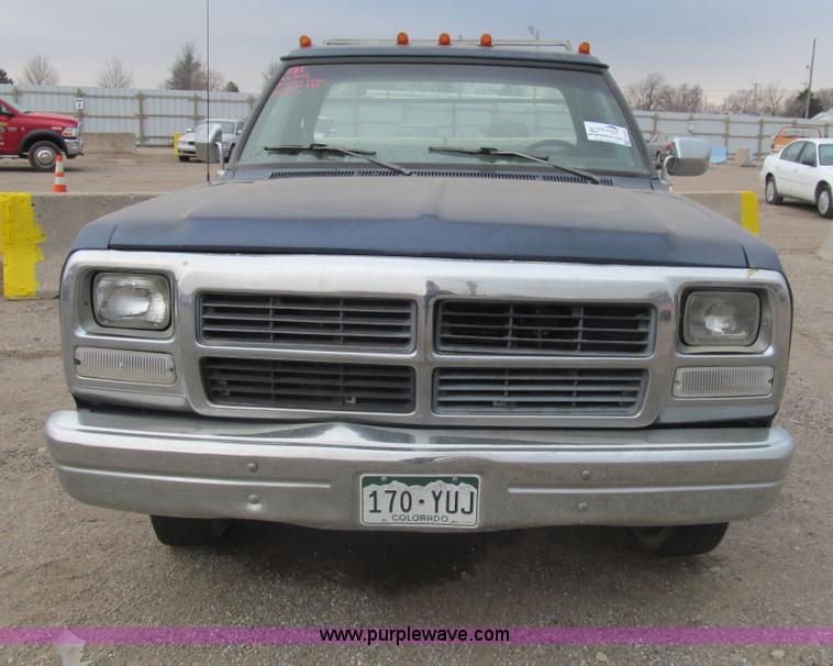 image for item G9505 1993 Dodge Ram D350 pickup truck