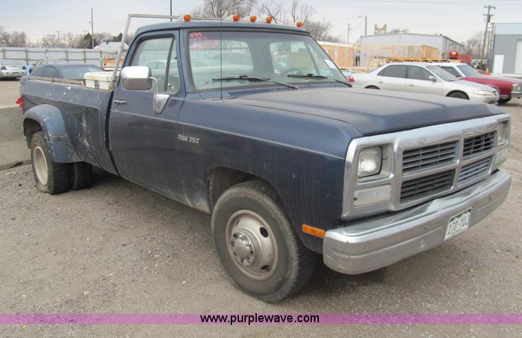 image for item G9505 1993 Dodge Ram D350 pickup truck