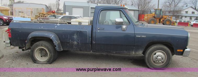 image for item G9505 1993 Dodge Ram D350 pickup truck