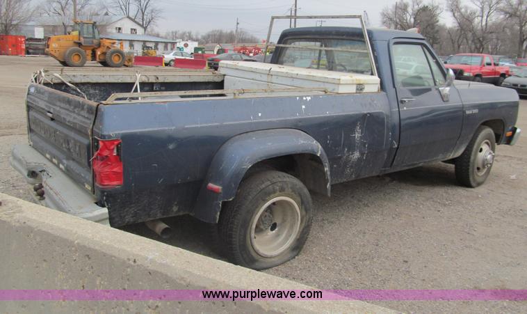 image for item G9505 1993 Dodge Ram D350 pickup truck