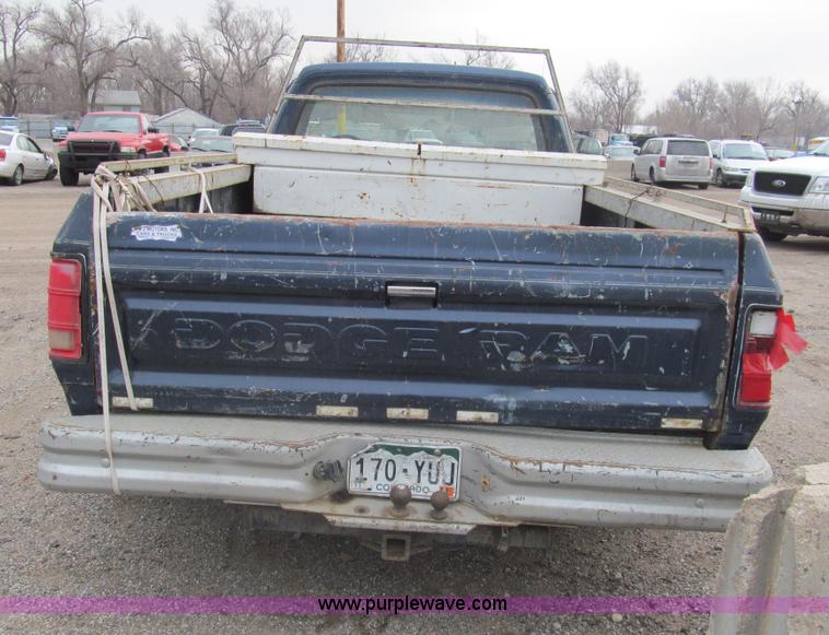 image for item G9505 1993 Dodge Ram D350 pickup truck