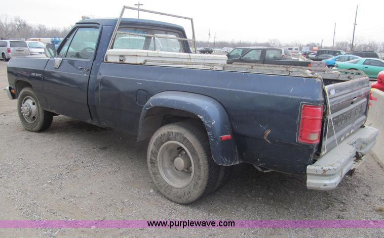 image for item G9505 1993 Dodge Ram D350 pickup truck