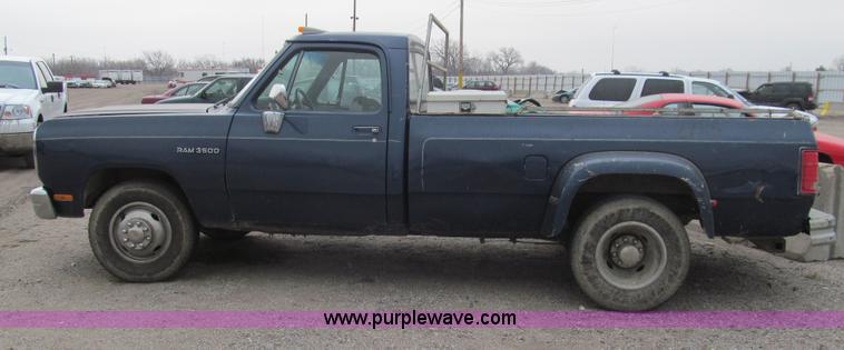 image for item G9505 1993 Dodge Ram D350 pickup truck
