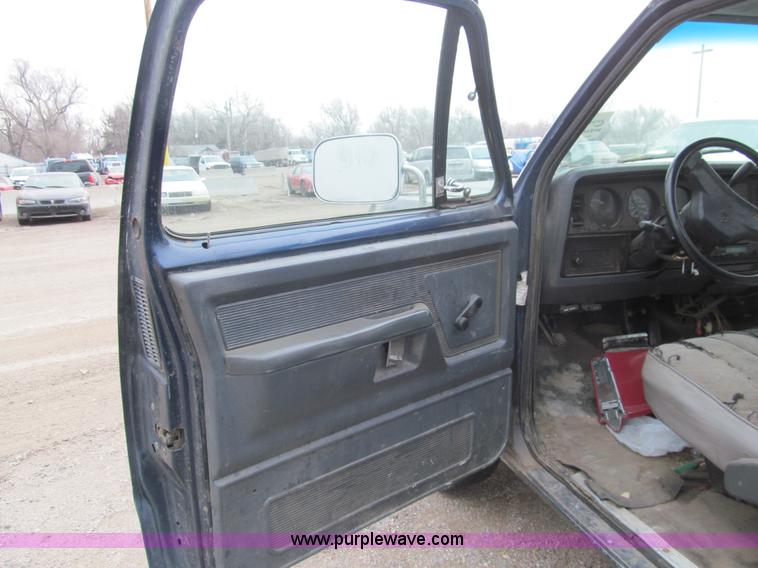 image for item G9505 1993 Dodge Ram D350 pickup truck