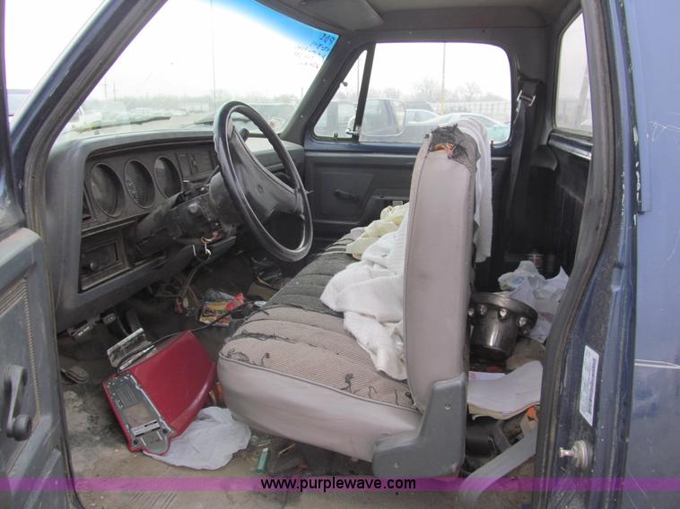 image for item G9505 1993 Dodge Ram D350 pickup truck
