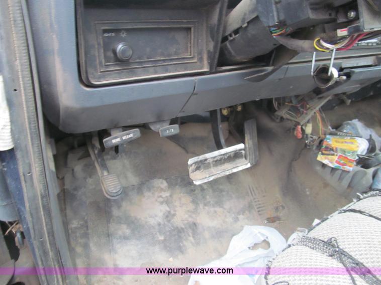 image for item G9505 1993 Dodge Ram D350 pickup truck