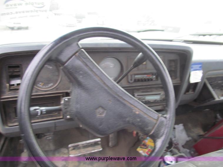 image for item G9505 1993 Dodge Ram D350 pickup truck