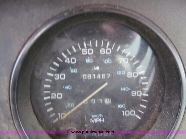 image for item G9505 1993 Dodge Ram D350 pickup truck