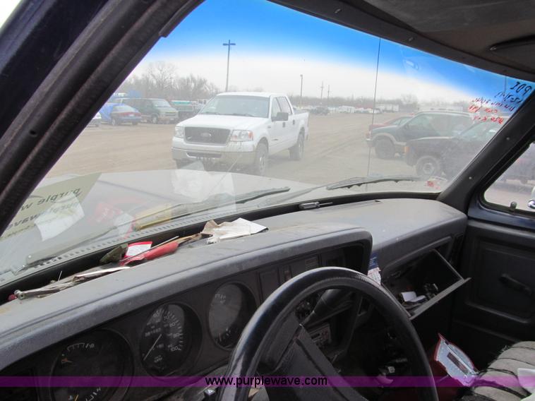 image for item G9505 1993 Dodge Ram D350 pickup truck