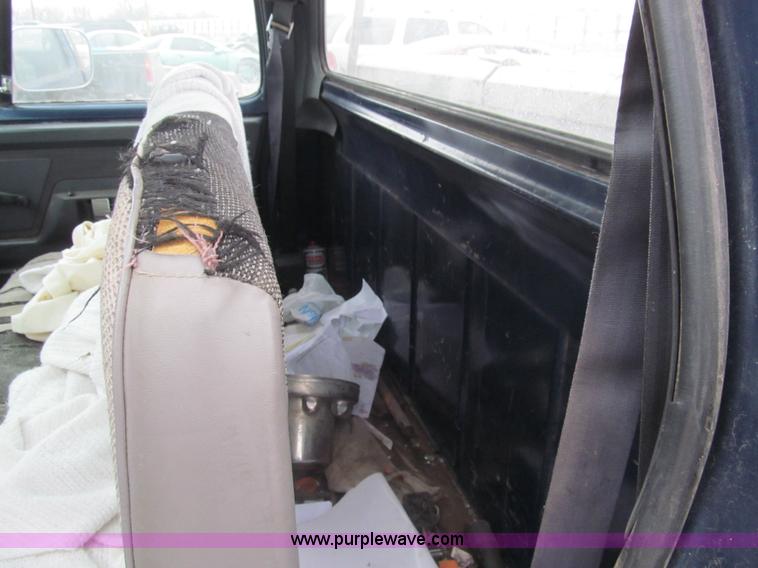 image for item G9505 1993 Dodge Ram D350 pickup truck