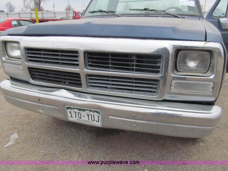 image for item G9505 1993 Dodge Ram D350 pickup truck