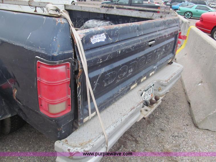 image for item G9505 1993 Dodge Ram D350 pickup truck