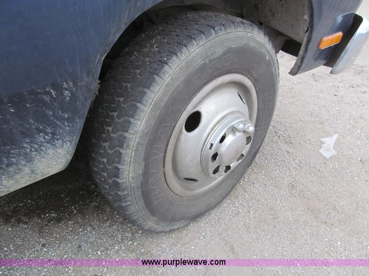 image for item G9505 1993 Dodge Ram D350 pickup truck