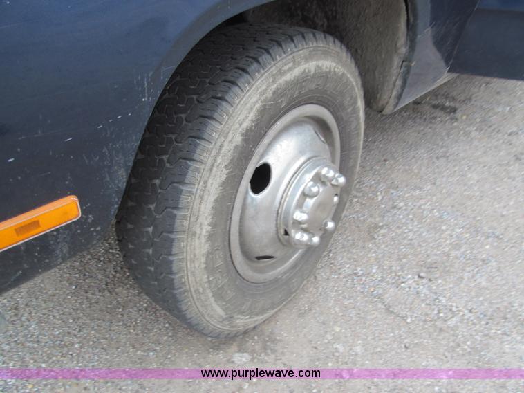 image for item G9505 1993 Dodge Ram D350 pickup truck