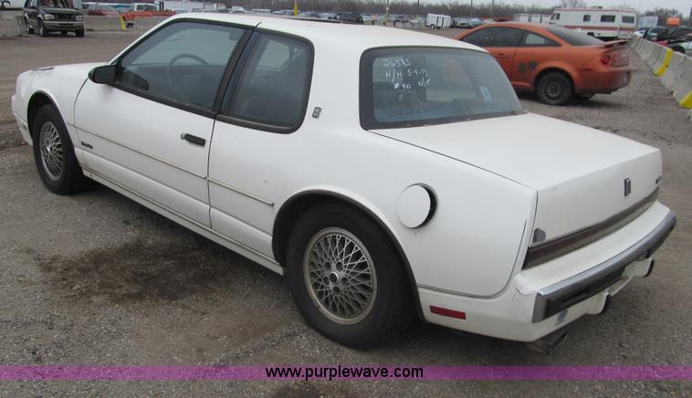 image for item G9506 1989 Oldsmobile Toronado Trofeo