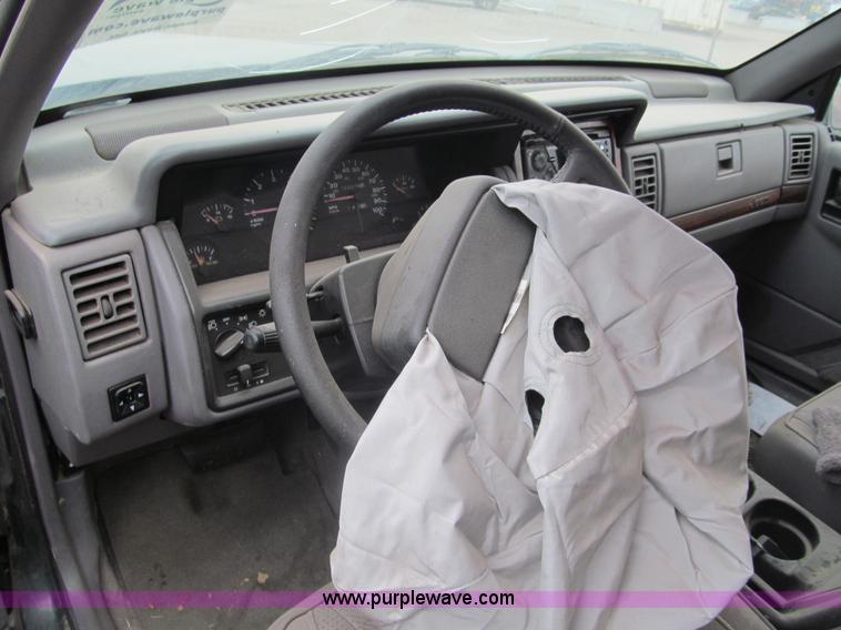 image for item G9507 1993 Jeep Grand Cherokee Limited SUV