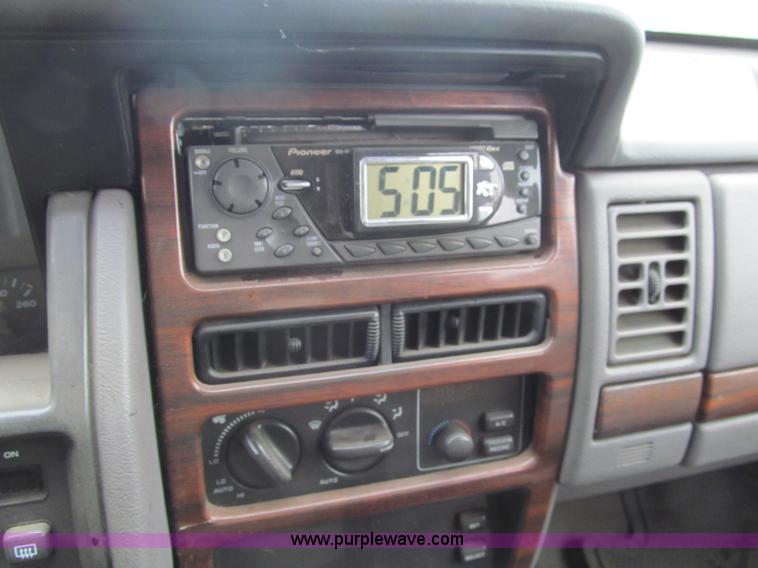 image for item G9507 1993 Jeep Grand Cherokee Limited SUV